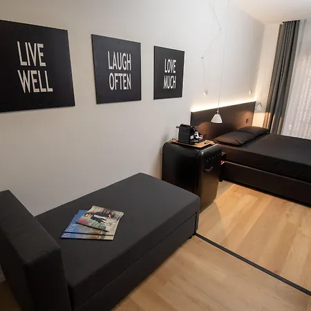 Pensjonat Contemporaneamente 147 - Modern & Comfort Bari